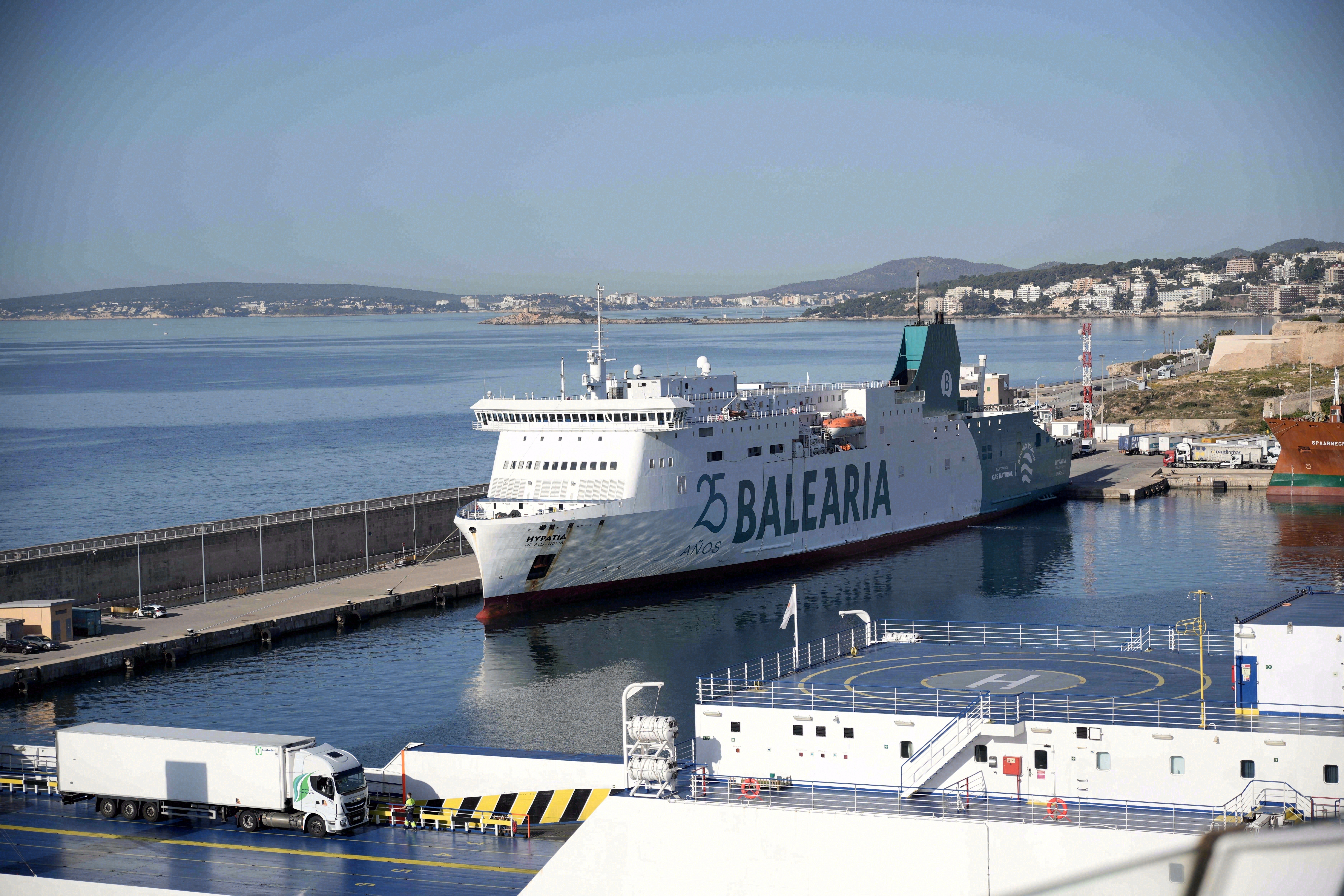 Baleàrias färja i hamnen i Algeciras