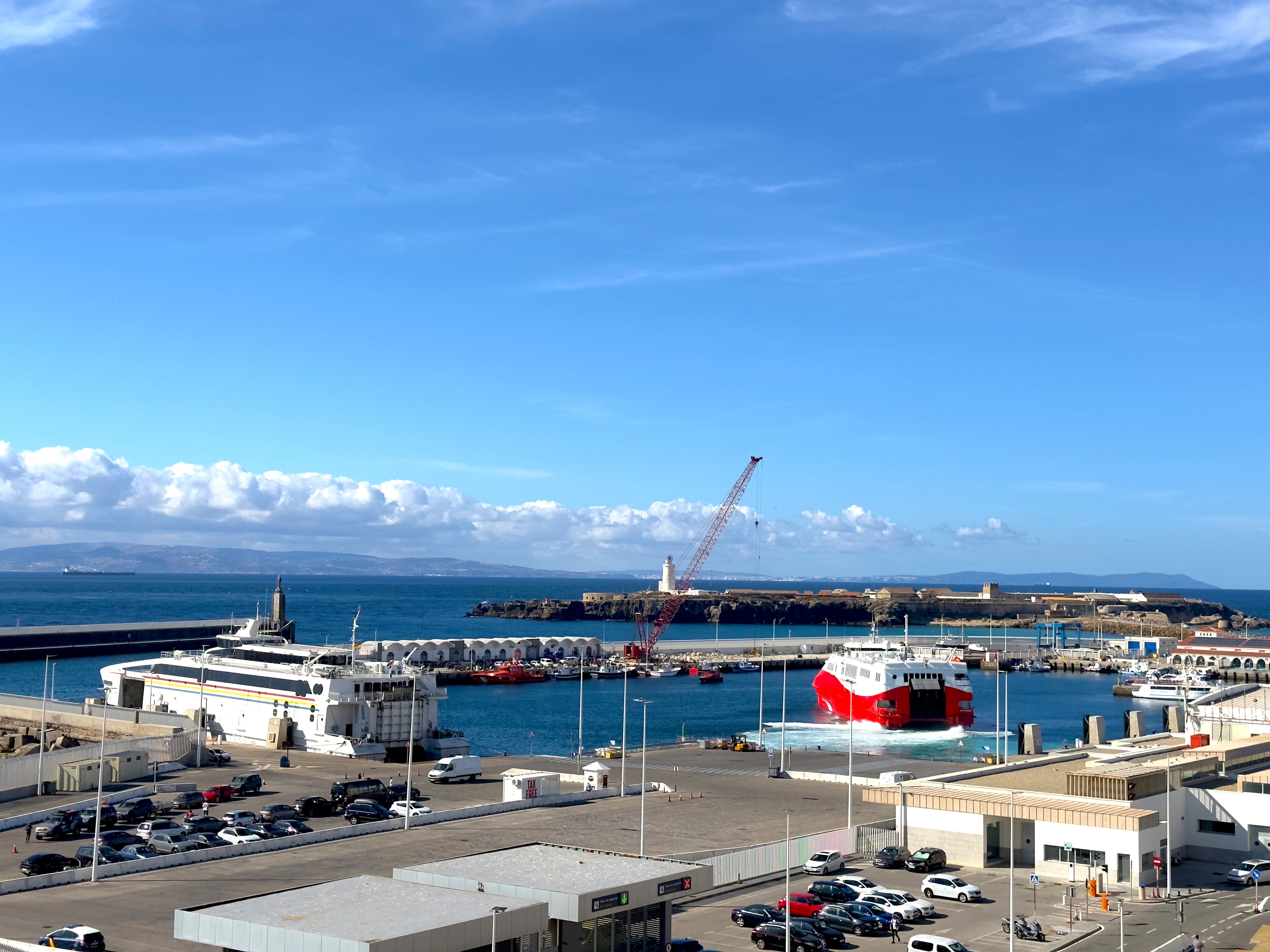 Traghetto nel porto di Tarifa sullo Stretto di Gibilterra